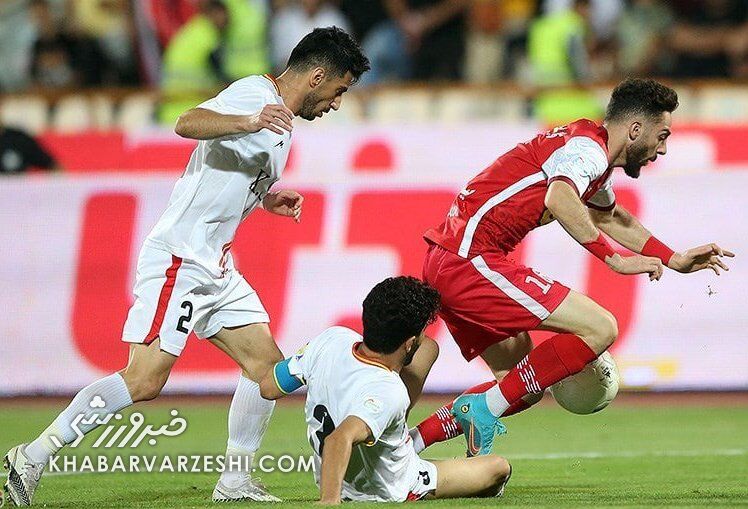 عکس| بازیکن سابق پرسپولیس مانع گلزنی تیم گلمحمدی شد عکس| بازیکن سابق پرسپولیس مانع گلزنی تیم گلمحمدی شد