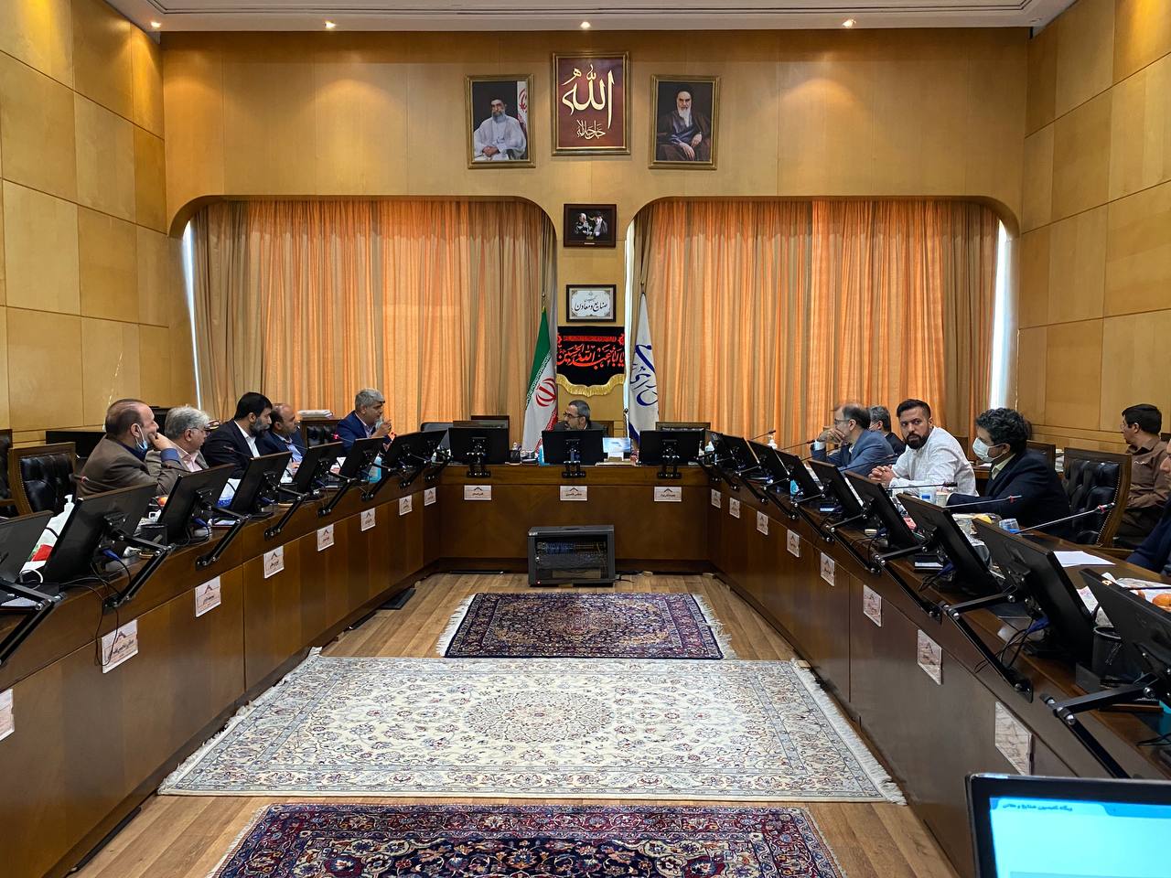 بررسی وضعیت بازار لوازم یدکی خودرو در کمیسیون صنایع مجلس
