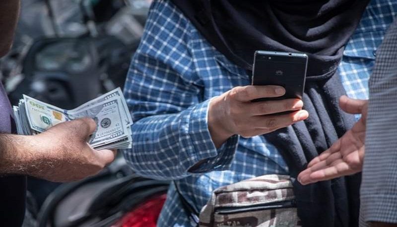 ورود دلار بازار آزاد به کانال ۳۰ هزار تومان/ بازار ارز، یکشنبه ۱۳ شهریور ۱۴۰۱