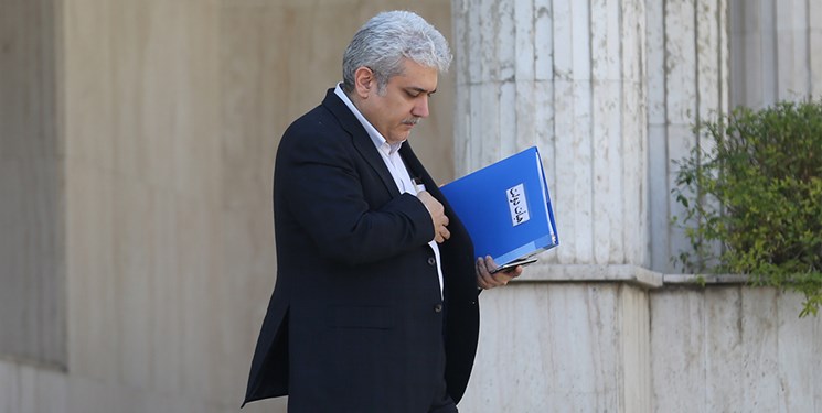 سورنا ستاری استعفا کرد