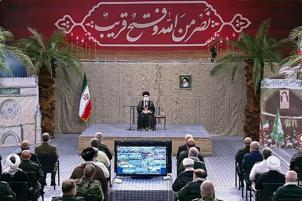 آغاز دیدار جمعی از فرماندهان و رزمندگان دفاع مقدس با رهبر انقلاب