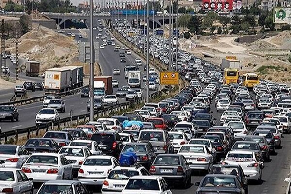 ترافیک سنگین در آزادراه قزوین - کرج ترافیک سنگین در آزادراه قزوین - کرج
