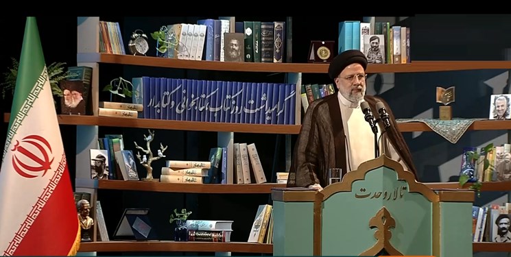 رئیسی: هدایت انسان با کتاب آغاز شد