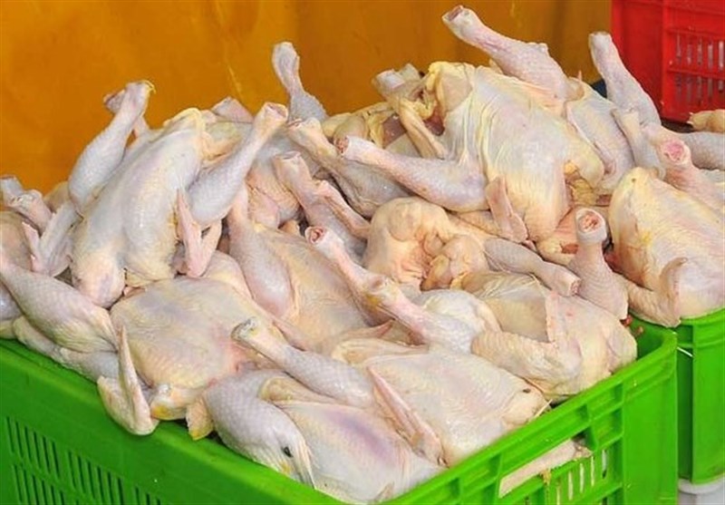عرضه مرغ در میادین میوه و تره بار با قیمت ۵۲ هزار و ۷۰۰ تومان