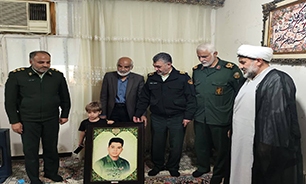 دیدار با خانواده شهید «مجید قاطع زاده» در اهواز