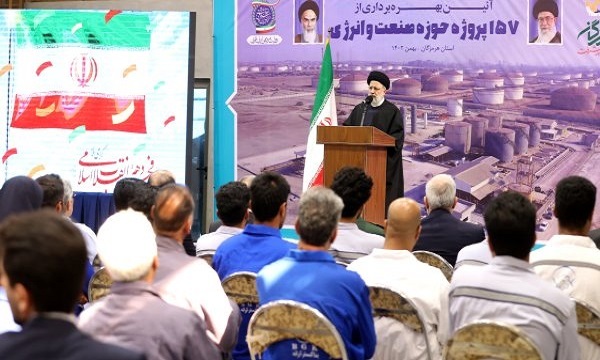 یکی از جلوه‌های مهم استقلال کشور، استقلال اقتصادی است/ امروز عنوان ایران پیشرفته و فنآور زیبنده ایران اسلامی است