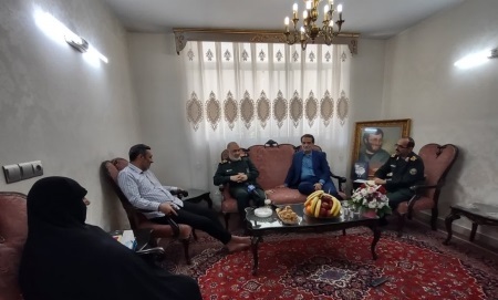 فرمانده کل سپاه با خانواده شهید محمد بروجردی دیدار کرد