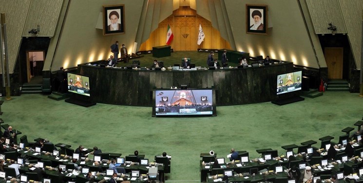 اعضای جدید هیات رئیسه مجلس برای اجرای آییننامه سوگند یاد کردند اعضای جدید هیات رئیسه مجلس برای اجرای آییننامه سوگند یاد کردند