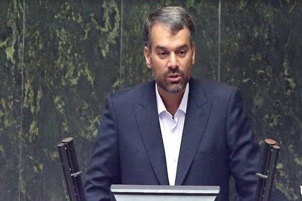 دولت باید در تعیین تعرفه خودروهای وارداتی تجدیدنظر کند