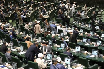 روزنامه دولت علیه نمایندگان مجلس/ جلسات داغ انتخاباتی برگزار می کنند