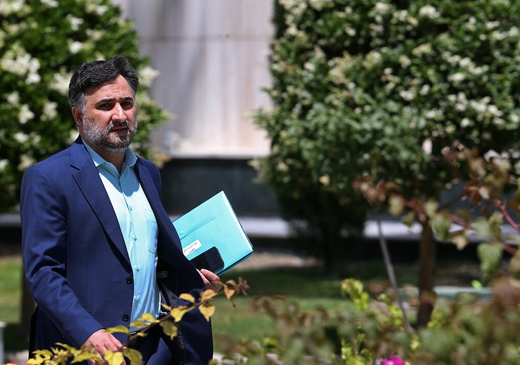 معاون رئیسی: هر فرد یا مدیر مجموعه باید در مقابل هنجارشکنی پاسخگو باشد / مسائلی در مورد برخی سکوها مطرح شده؛ در جلساتی که با نهادهای امنیتی و اطلاعاتی داشتم، متوجه شدم که این تصاویر عموما از حسابهای شخصی منتشر شده؛ بعضا زمان آنها مربوط به ۸ ماه گذشته است؛ هر انسانی متوجه نقش نفر سوم برای ایجاد شکاف میشود معاون رئیسی: هر فرد یا مدیر مجموعه باید در مقابل هنجارشکنی پاسخگو باشد / مسائلی در مورد برخی سکوها مطرح شده؛ در جلساتی که با نهادهای امنیتی و اطلاعاتی داشتم، متوجه شدم که این تصاویر عموما از حسابهای شخصی منتشر شده؛ بعضا زمان آنها مربوط به ۸ ماه گذشته است؛ هر انسانی متوجه نقش نفر سوم برای ایجاد شکاف میشود