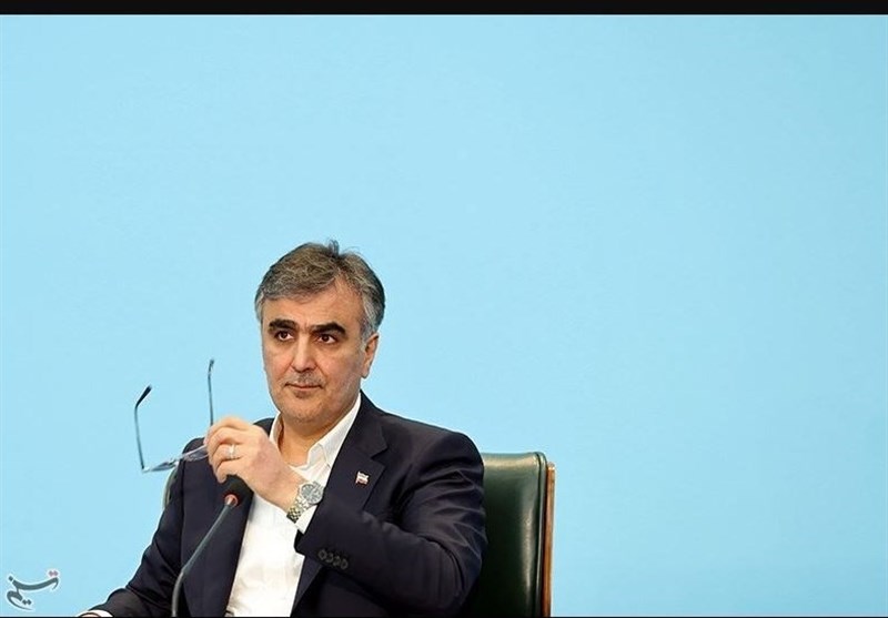 فرزین: نظارت در نظام بانکی خیلی ضعیف است