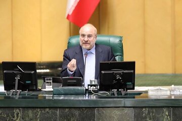 پیامک حاشیه ساز به نقل از آقای وزیر /تصمیم مهم مجلس درباره بنزین /قالیباف وعده تامین معلم را داد /حواشی صحن مجلس