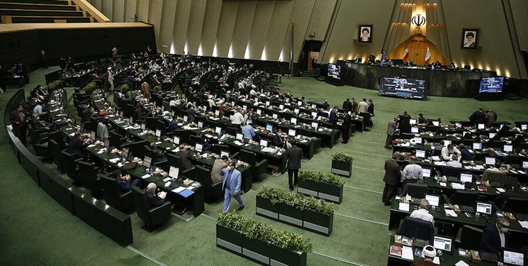 اگر دولت در جذب معلم مشکل قانون‌گذاری دارد لایحه بدهد
