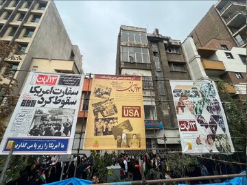 عکسی از مرد کفن پوش در راهپیمایی ۱۳ آبان /شما هم امضا کنید
