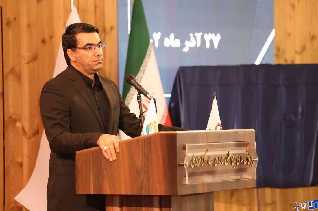 تندیس و لوح تقدیر اجلاس شایستگی های مدیران فردا به مدیر عامل بانک توسعه تعاون تقدیم گردید