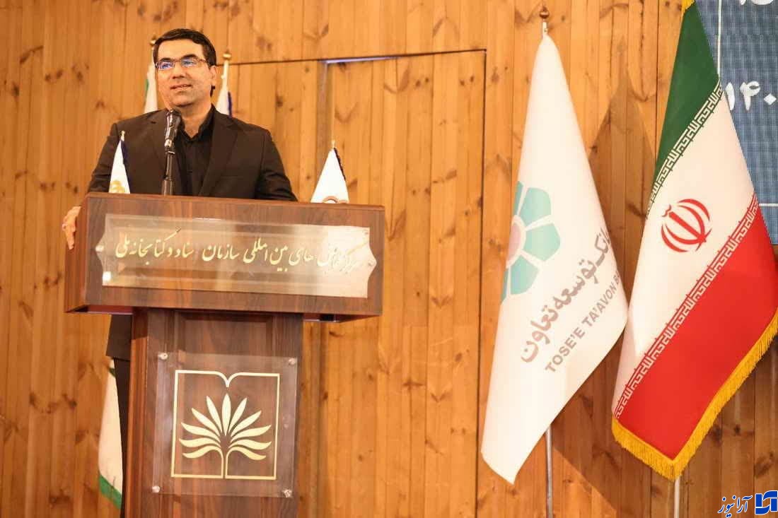 تندیس و لوح تقدیر اجلاس شایستگی های مدیران فردا به مدیر عامل بانک توسعه تعاون تقدیم گردید