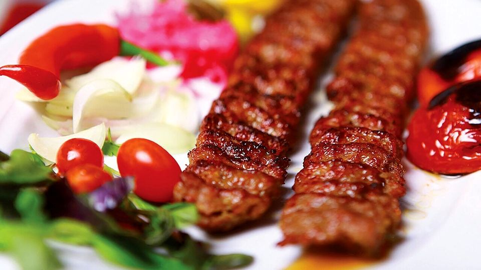 افزایش عجیب قیمت انواع کباب لاکچری با اسامی خاص/ هر پرس کباب کوبیده چند شد؟