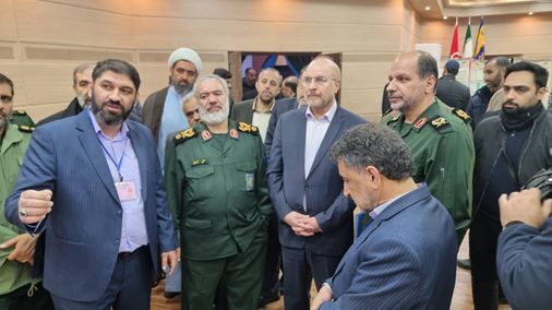 بازدید ۵ ساعته رییس مجلس از بخشهای مختلف دانشگاه امام حسین ( ع) بازدید ۵ ساعته رییس مجلس از بخشهای مختلف دانشگاه امام حسین ( ع)