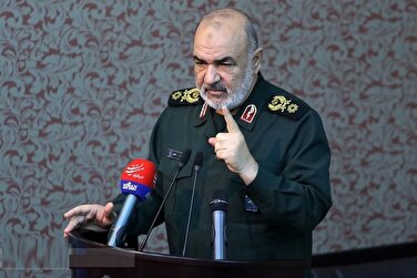 سردار سلامی: دقت نقطه‌زنی موشک‌ها را با استفاده از هوش مصنوعی، افزایش دادیم