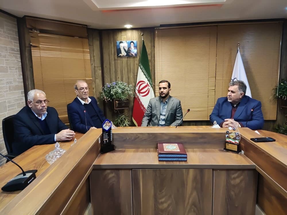 حمید باوی بحره رئیس کانون بازنشستگان و مستمری بگیران اهواز ، کارون  باوی ،حمیدیه‌،گام بلند و مقتدرانه در راستای تقویت زیر ساخت های کانون بازنشستگان اهواز و سوغاتش از ساختمان سازمان تأمین اجتماعی کشور پایتخت احداث درمانگاه تخصصی دندانپزشکی برای بازنشستگان در اهواز برای اولین بار در استان/