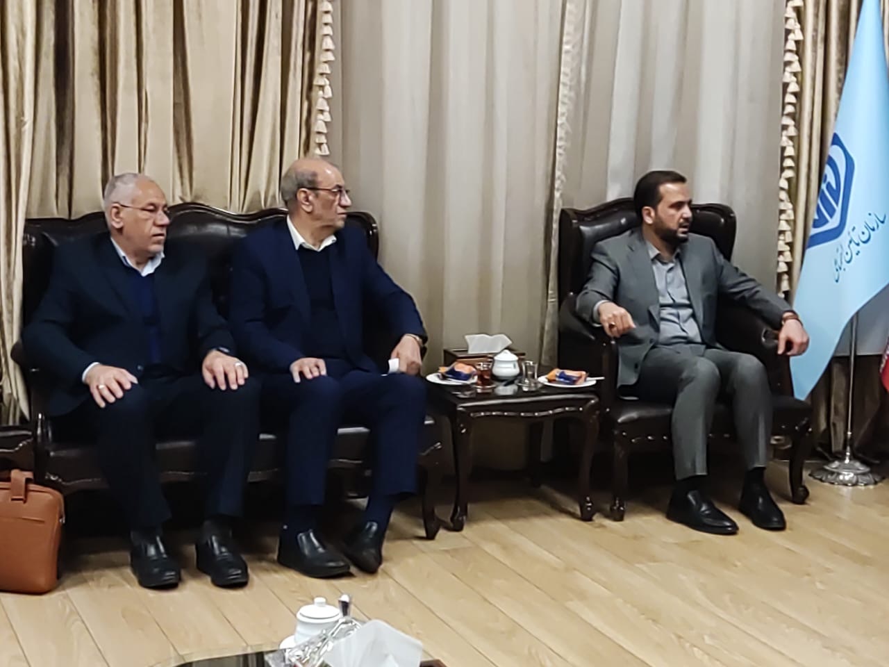 حمید باوی بحره رئیس کانون بازنشستگان و مستمری بگیران اهواز ، کارون  باوی ،حمیدیه‌،گام بلند و مقتدرانه در راستای تقویت زیر ساخت های کانون بازنشستگان اهواز و سوغاتش از ساختمان سازمان تأمین اجتماعی کشور پایتخت احداث درمانگاه تخصصی دندانپزشکی برای بازنشستگان در اهواز برای اولین بار در استان/