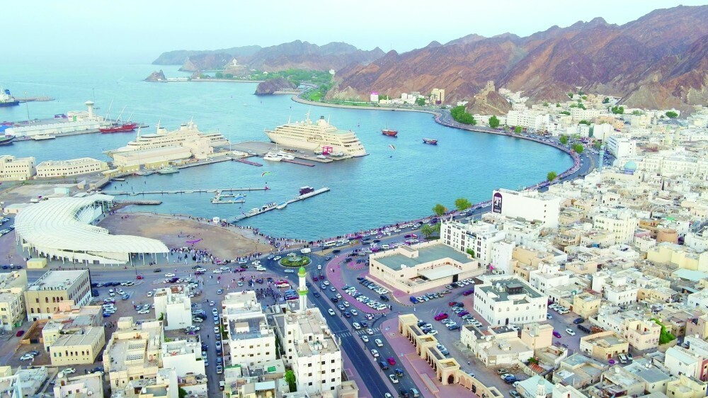 سوئیس خاورمیانه چگونه اقتصاد خود را تنوع می‌بخشد؟/ عمان چگونه بندر ماهیگیری خود را به قطب تجارت تبدیل کرد؟/ راهکار‌های مسقط برای تنوع بخشی به اقتصادی رانتینر