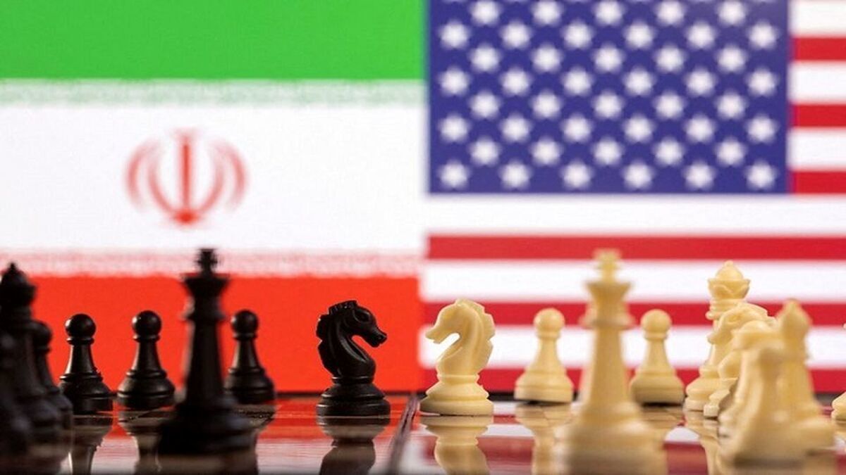 ترامپ بر سر دوراهی مذاکره یا فشار/سیگنال‌های ترامپ به تهران؛ هوک برکنار شد و نام شاهین‌های ضدایرانی در لیست سیاه قرار گرفت/ معنای خاورمیانه منهای نفت برای آمریکا