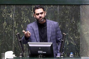 امیرحسین ثابتی: فرزندان عارف، ظریف و دو معاون دیگر پزشکیان دوتابعیتی هستند/ غلط می کنید هم پُست می گیرید هم بچه هایتان تابعیت خارجیی دارند