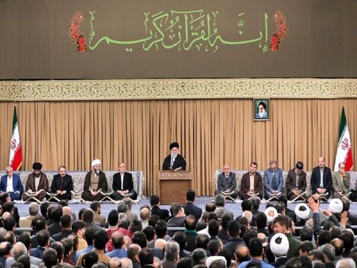 رهبر انقلاب: جزو کشورهایی هستیم که با یک جبهه‌ وسیعی از قدرت‌مداران مواجه‌ایم