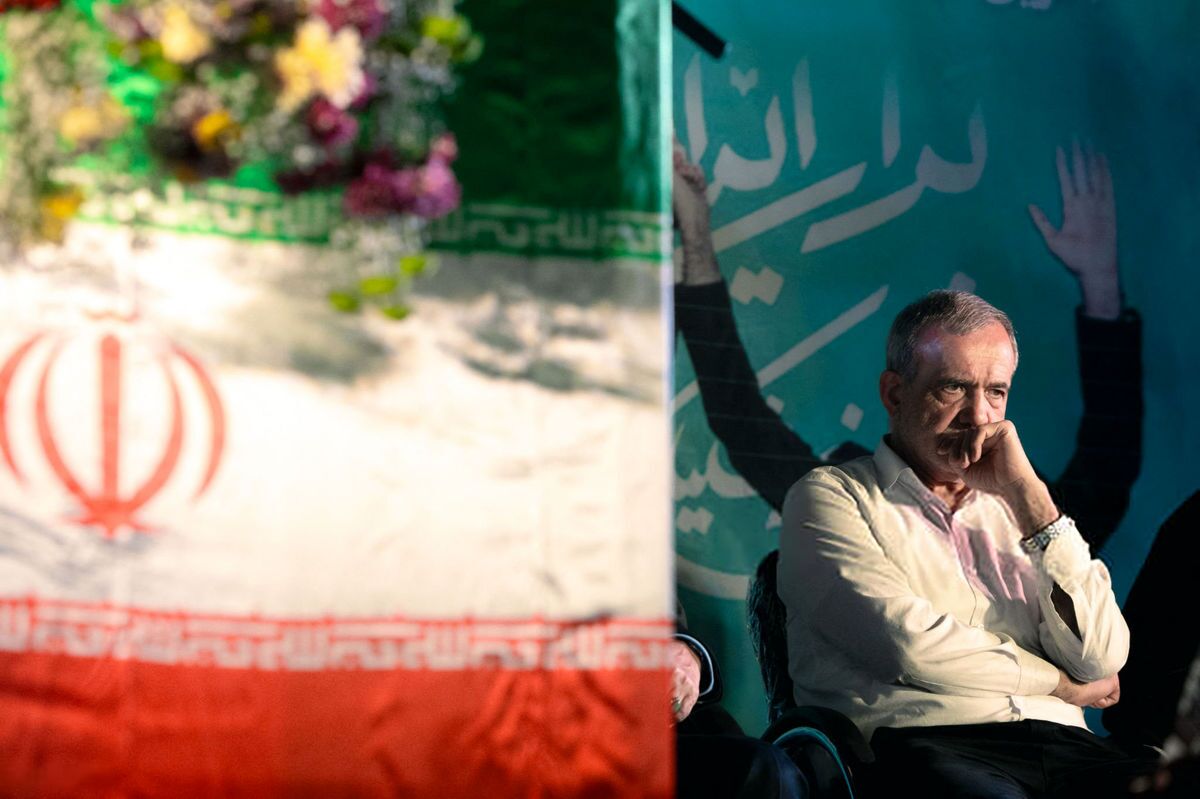 مخالفان دولت در ایران در تلاشند تا با وجود تهدیدهای فزاینده از سوی دونالد ترامپ، که احتمال افزایش تنش میان دو کشور را افزایش داده است، رئیس‌جمهور اصلاح‌طلب کشور را تضعیف کرده و از مذاکرات با ایالات متحده جلوگیری کنند. این موضوعی است که فایننشال تایمز در گزارشی به آن پرداخته است.