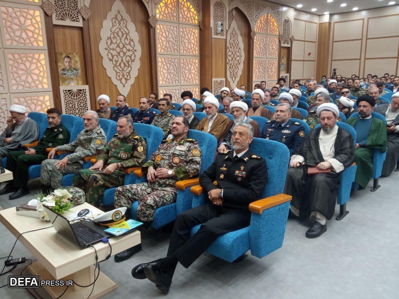 همایش تقدیر از فرماندهان، مسئولین، بازنشستگان و برگزیدگان برنامه‌های فرهنگی ارتش برگزار شد