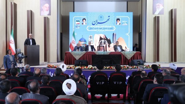 نگفتیم مذاکره نمی‌کنیم، اما قرار نیست مقابل قلدرها سر خم کنیم