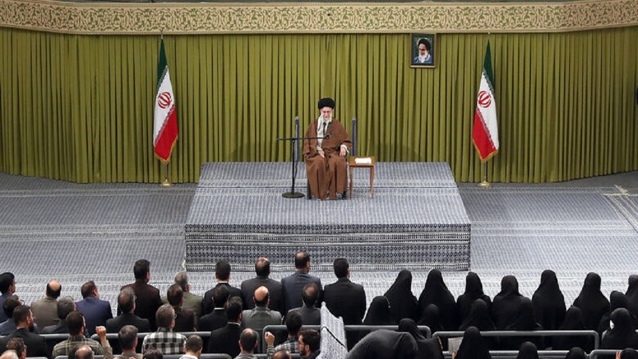 جوانان باید منطق شعار مرگ بر آمریکا را بدانند/تشکر از معلم برای توجه دادن افکار عمومی به اهمیت تعلیم و تربیت است