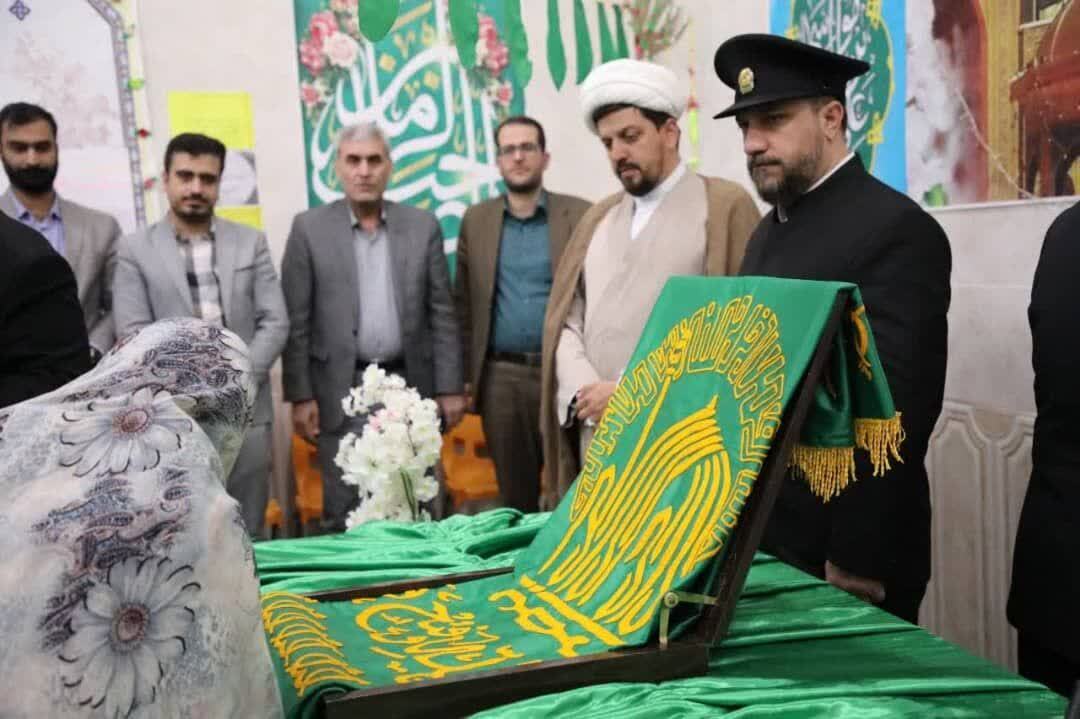 معجزه ی امام رضا علیه السلام در زندان استان همدان/پرچم امام رضا (ع)  همزمان با دهه  کرامت برای اولین بار  در زندان استان همدان به اهتزاز درآمد /تقدیر کاروان آستان قدس در ایام دهه کرامت از عملکرد جهادی، عملگرا و مردمی بروجنی مدیر کل زندان های همدان / بروجنی مدیر کل زندان استان‌ توانمند ، دلسوز وچهره‌ی مردمی که چندین بار مورد تقدیر مدیران ارشد قوه قضاییه قرار گرفته است