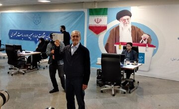 عکسی از مسعود پزشکیان و دخترش در ستاد انتخابات /او رسما کاندیدای انتخابات ریاست جمهوری ۱۴۰۳ شد
