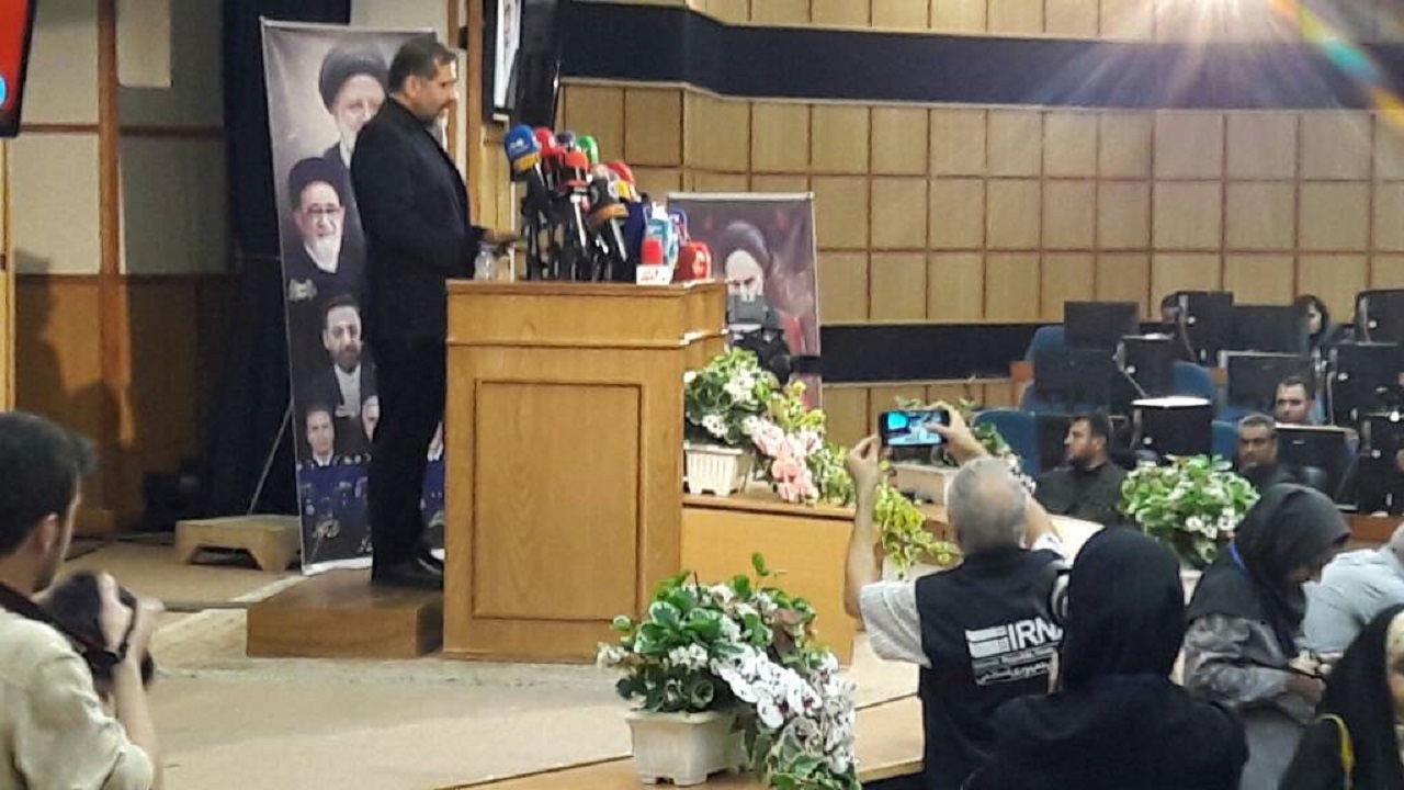 وزیر ارشاد در انتخابات ثبت‌نام کرد