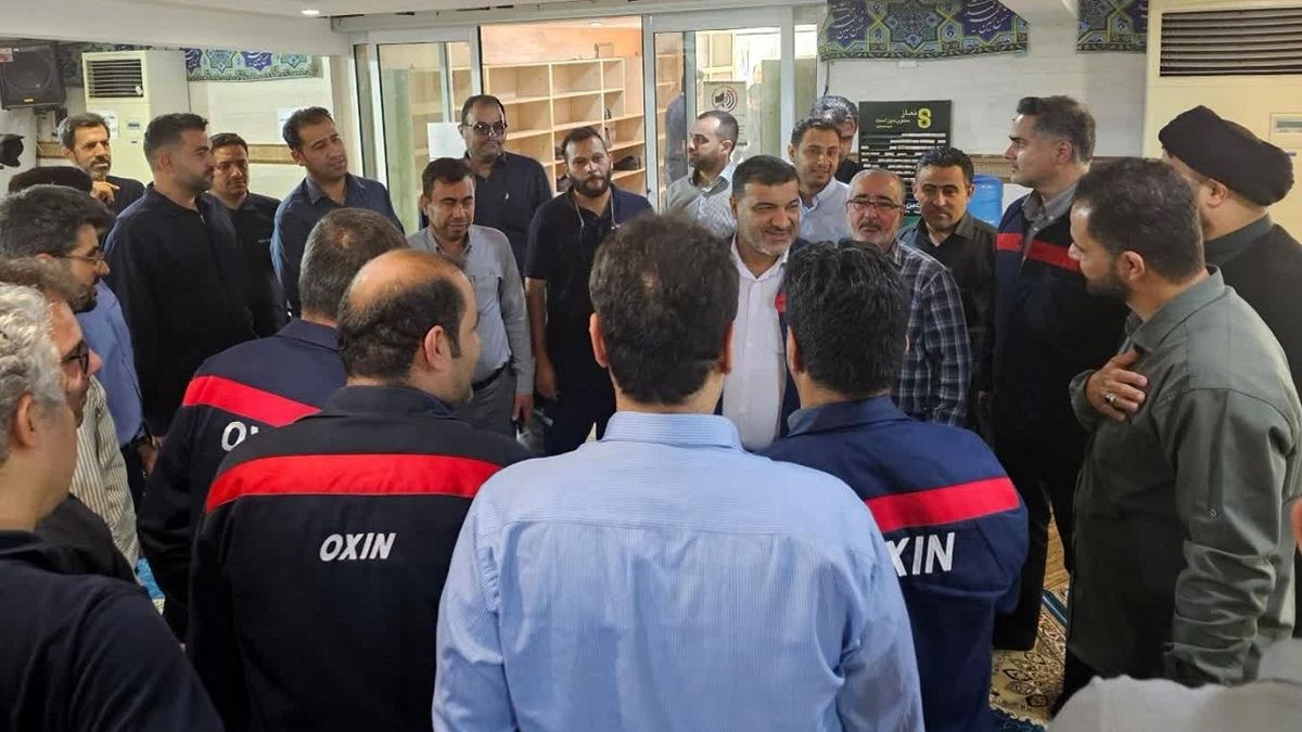 خانواده فولاد اکسین روز جمعه حضوری حداکثری پای صندوق رای دارند خانواده فولاد اکسین روز جمعه حضوری حداکثری پای صندوق رای دارند
