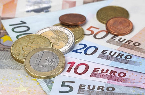 قیمت یورو امروز دوشنبه ۱۵ مرداد ۱۴۰۳