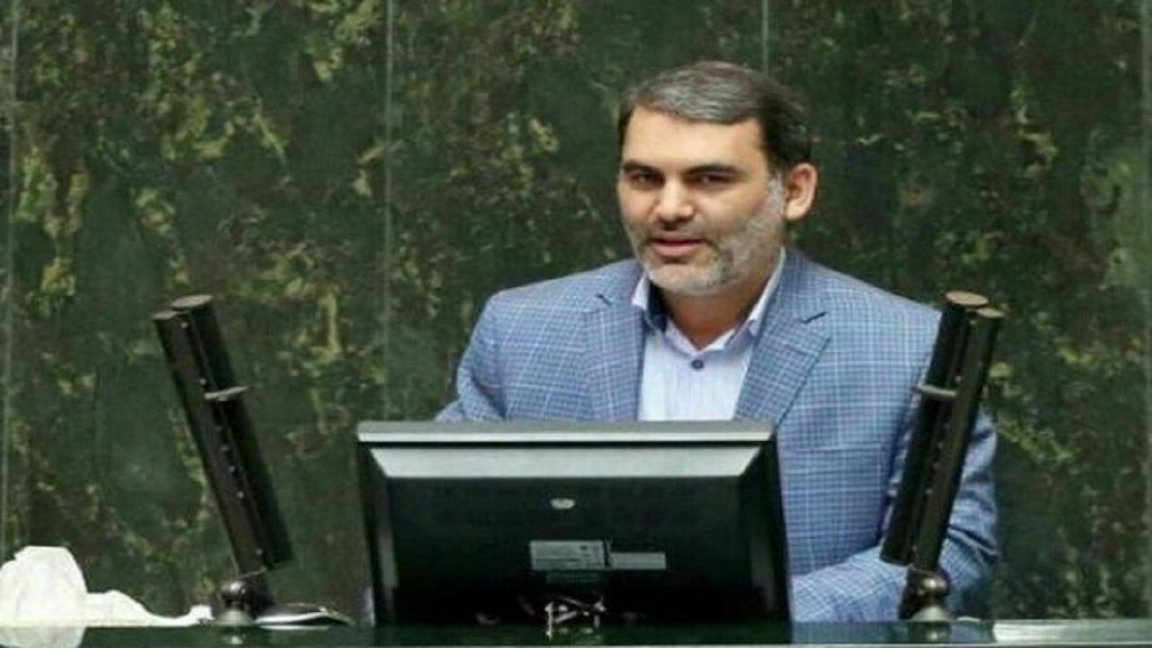 همتی اعتقادی به ارزش پول ملی ندارد همتی اعتقادی به ارزش پول ملی ندارد