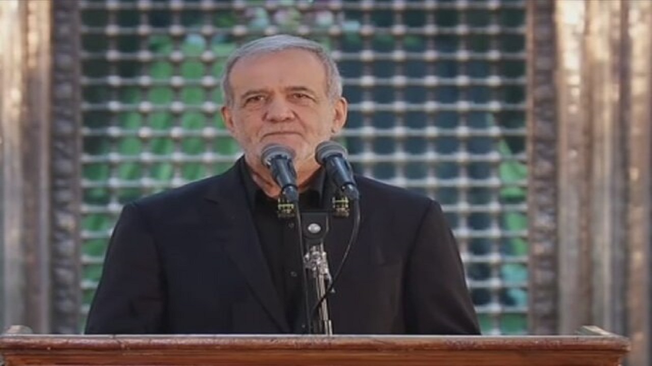 پزشکیان: دشمن تلاش می‌کند در جامعه تفرقه ایجاد شود/ باید نگاه عقاب پیدا کنیم، همه چیز را در پهنه بال خود ببینیم