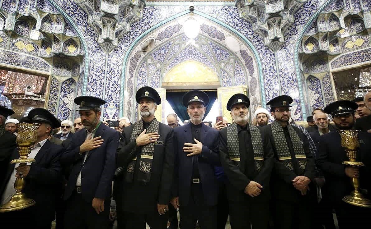 آیین سیاه‌پوشی ضریح مطهر حضرت معصومه(س) برگزار شد