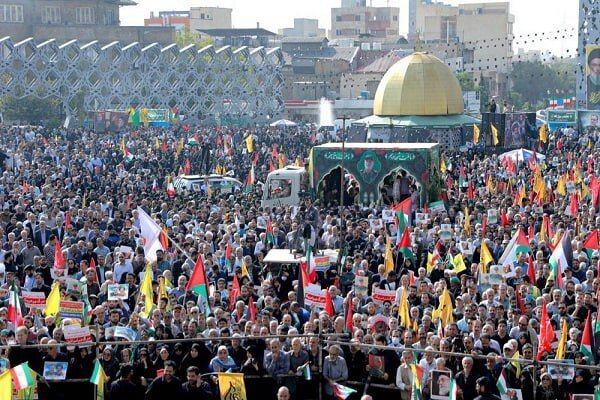 مراسم تشییع پیکر سردار شهید نیلفروشان/وداع با فرمانده راه مقاومت از نجف و کربلا تا تهران