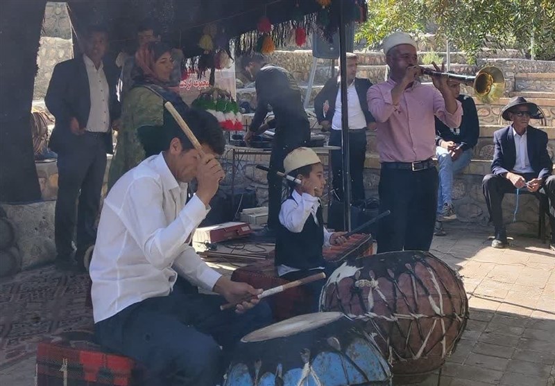 جشنواره آواها و نواهای محلی در خاتم یزد برگزار شد