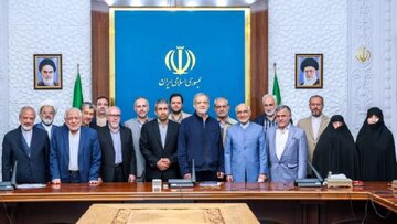 دیدار پزشکیان با حزب رقیب /بنای دولت چهاردهم استفاده از ظرفیت همه نخبگان و نیروهای کارآمد و توانمند در اداره کشور است