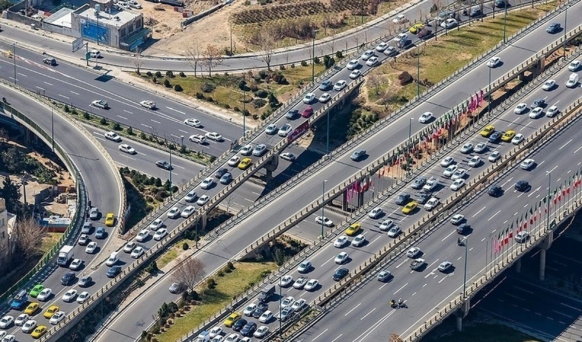 گردنه گیری تازه شهرداری تهران سر گردنه همت/ بزرگراه همت روی خط زرد جریمه ۳۵۰ هزار تومانی!/ پشت پرده‌ پولی شدن تردد در بزرگراه‌های پایتخت چیست؟