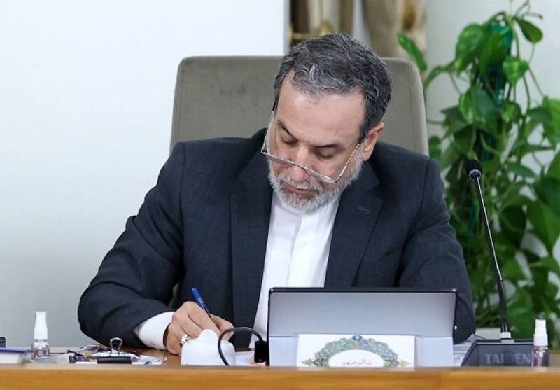 عراقچی: سوریه در آزمون سختی قرار گرفته / رویدادهای اخیر فرصتی مغتنم است تا به نظرات همه اقوام و گرایشهای فکری موجود در سوریه احترام گذاشته شود / راه برونرفت از تنگنای فعلی، حفظ انسجام از طریق انتخابات آزاد است عراقچی: سوریه در آزمون سختی قرار گرفته / رویدادهای اخیر فرصتی مغتنم است تا به نظرات همه اقوام و گرایشهای فکری موجود در سوریه احترام گذاشته شود / راه برونرفت از تنگنای فعلی، حفظ انسجام از طریق انتخابات آزاد است