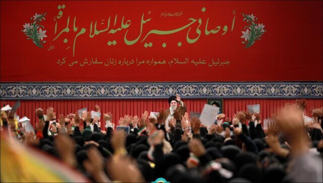 حضرت زهرا (س)، الگوی جاودان زن مسلمان است/فریب شعارها و وسوسه‌ها را نخورید