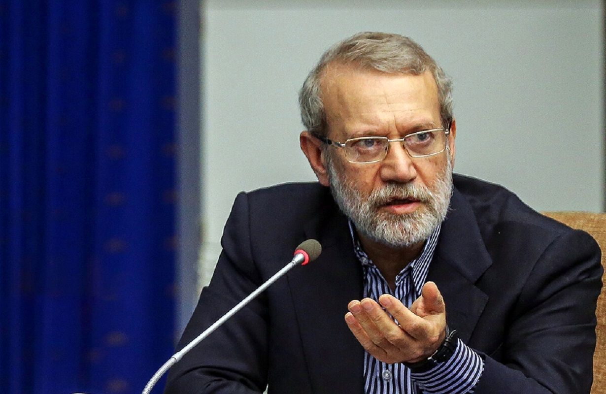 علی لاریجانی درباره‌ی منظورش در مصاحبه‌ی اخیر با سایت رهبری: اگر مسئولان جدید آمریکا صرفاً با سلاح هسته‌ای ایران مخالف‌اند باید در ازای آن شروط ایران را بپذیرند و امتیاز لازم من‌ جمله ‎جبران خسارات ایران را قبول کنند تا توافق جدید به‌دست آید
