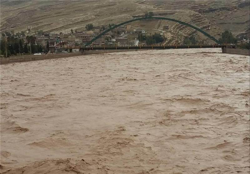 خسارت بارندگی به راه‌ها و باغات لرستان/ ۱۲ رأس دام تلف شد